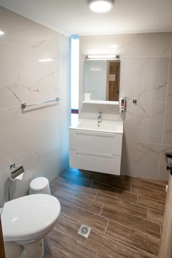 https://www.travlocals.com/uploads/0009/9841/2024/12/12/255552929.webp