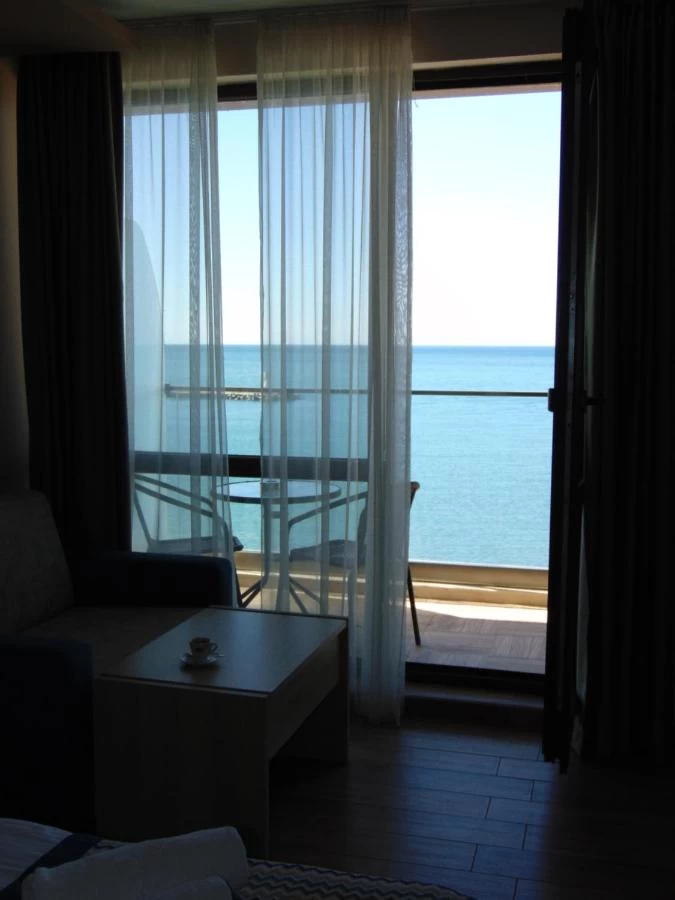 https://www.travlocals.com/uploads/0009/9841/2024/12/12/298634481.webp