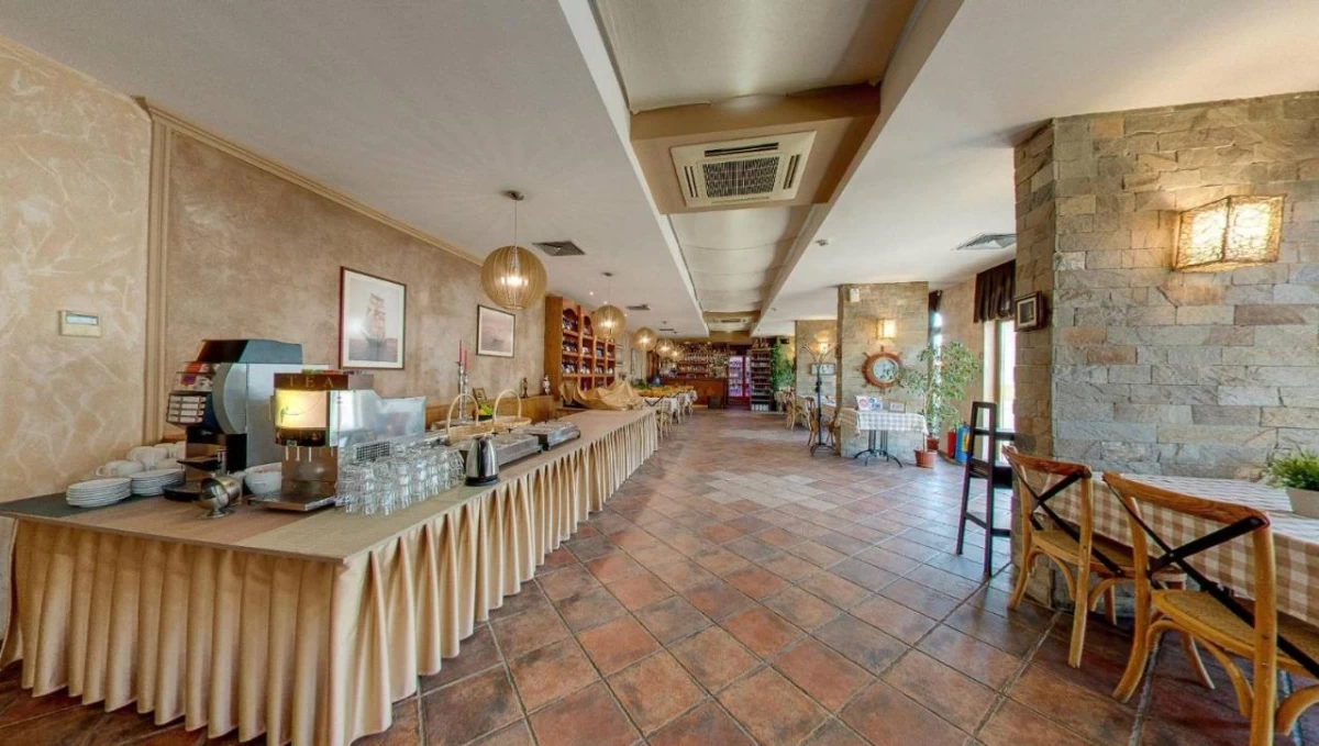 https://www.travlocals.com/uploads/0009/9841/2024/12/12/310108907.webp