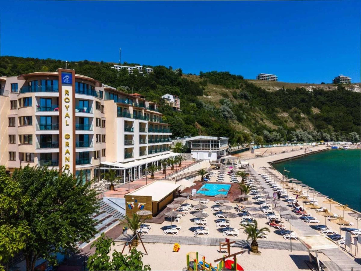 https://www.travlocals.com/uploads/0009/9841/2024/12/12/369100644.webp