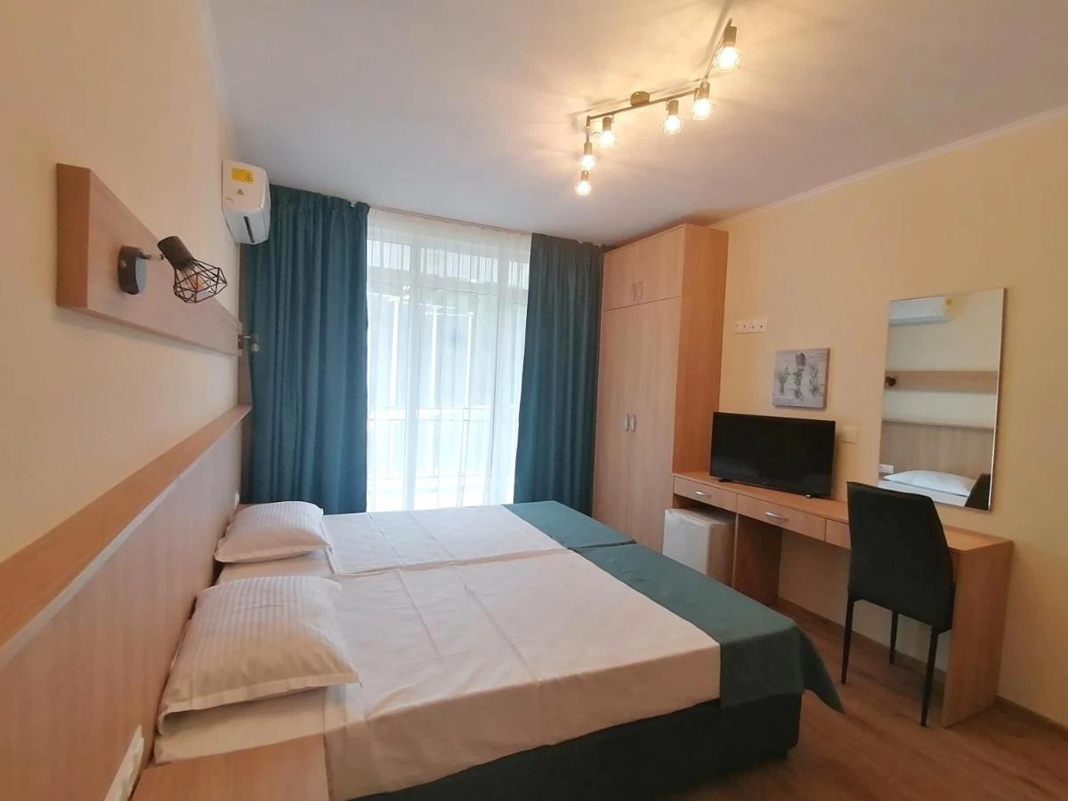 https://www.travlocals.com/uploads/0009/9841/2024/12/12/548978677.webp