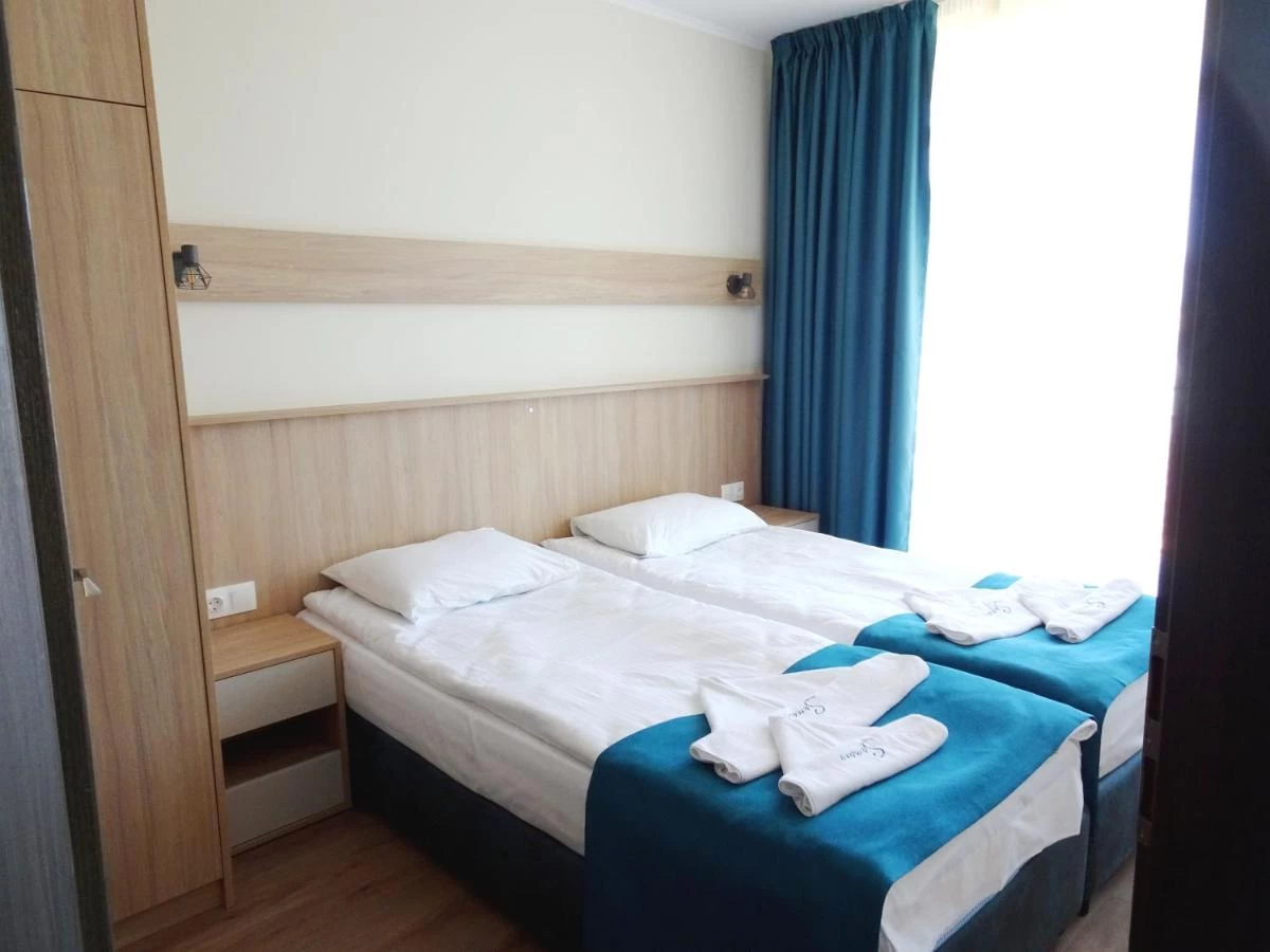 https://www.travlocals.com/uploads/0009/9841/2024/12/12/548980261.webp