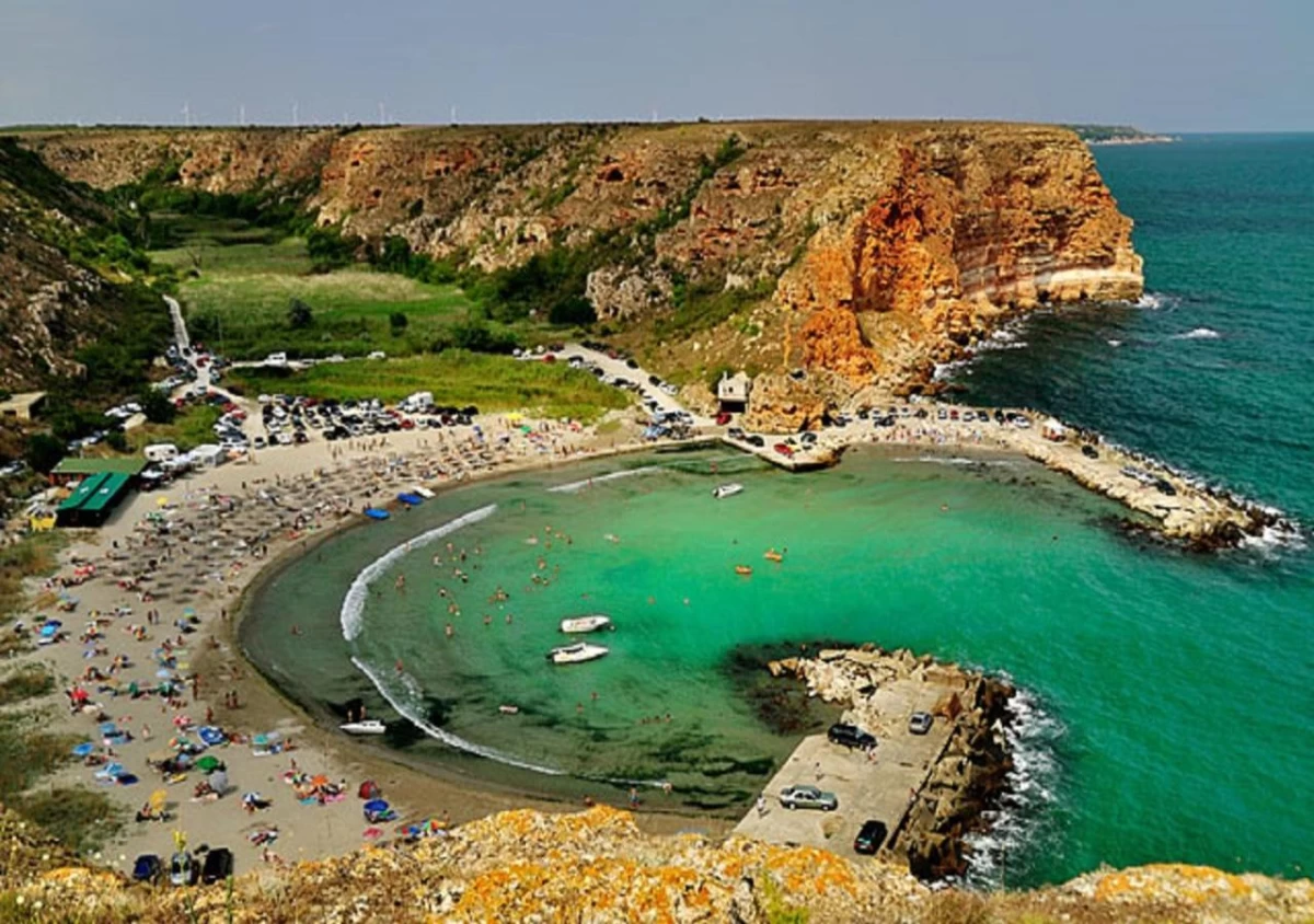 https://www.travlocals.com/uploads/0009/9841/2024/12/12/574214062.webp