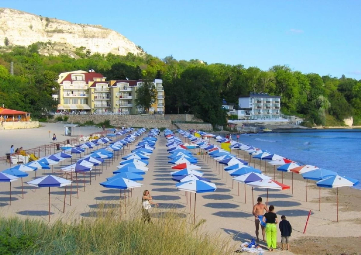 https://www.travlocals.com/uploads/0009/9841/2024/12/12/574214161.webp