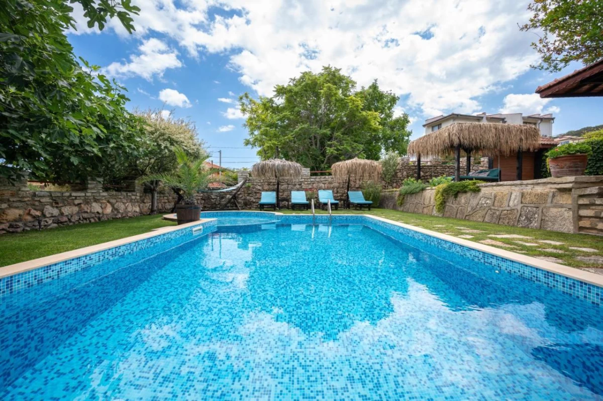 Villa Komitata-Pool and Jacuzzi