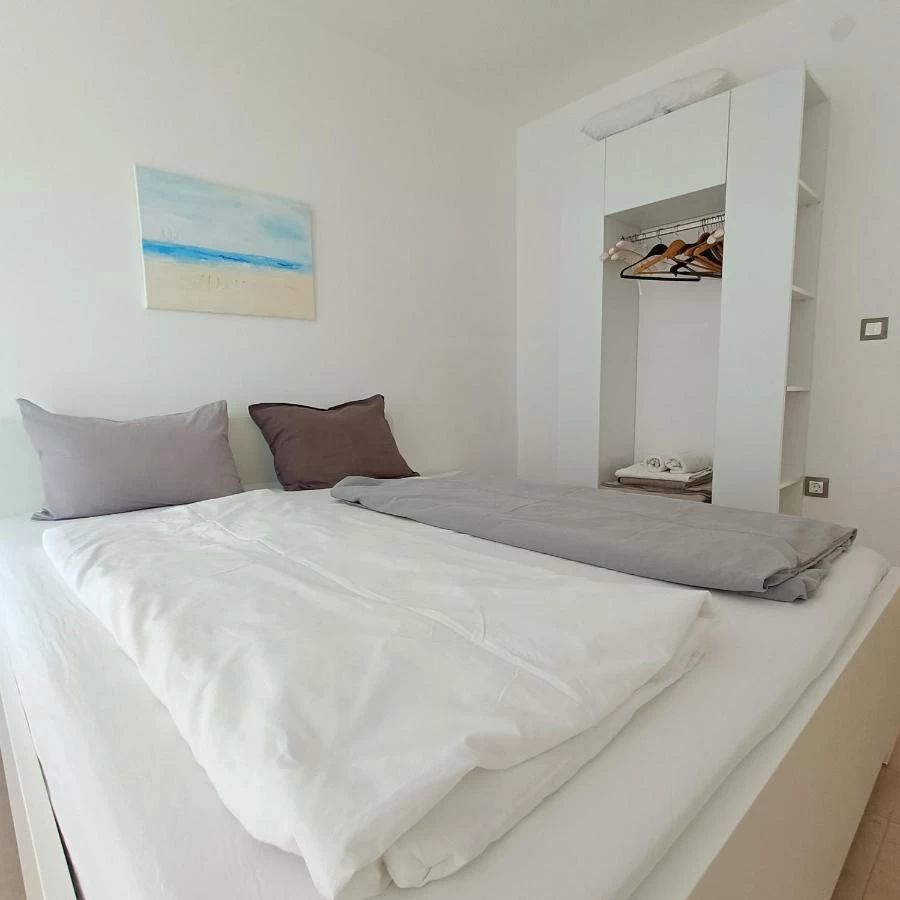 https://www.travlocals.com/uploads/0009/9841/2024/12/12/588040204.webp