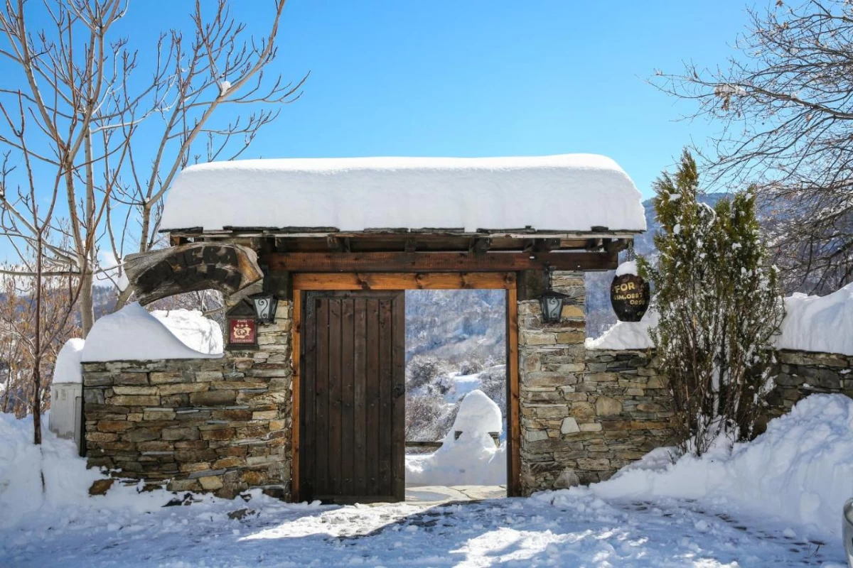 https://www.travlocals.com/uploads/0009/9841/2025/01/01/132319005.webp