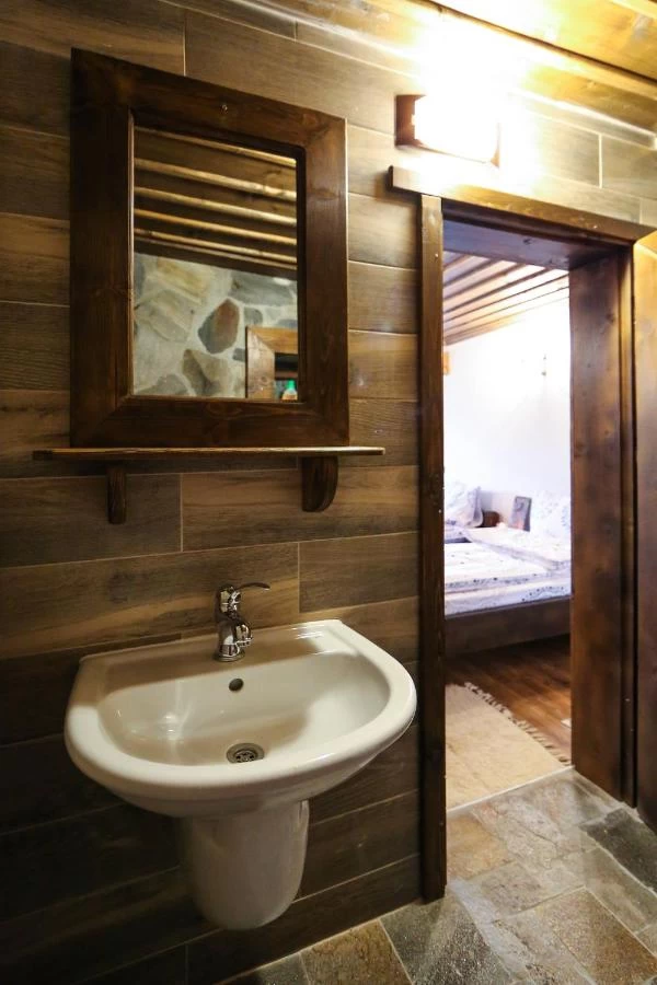 https://www.travlocals.com/uploads/0009/9841/2025/01/01/132407928.webp