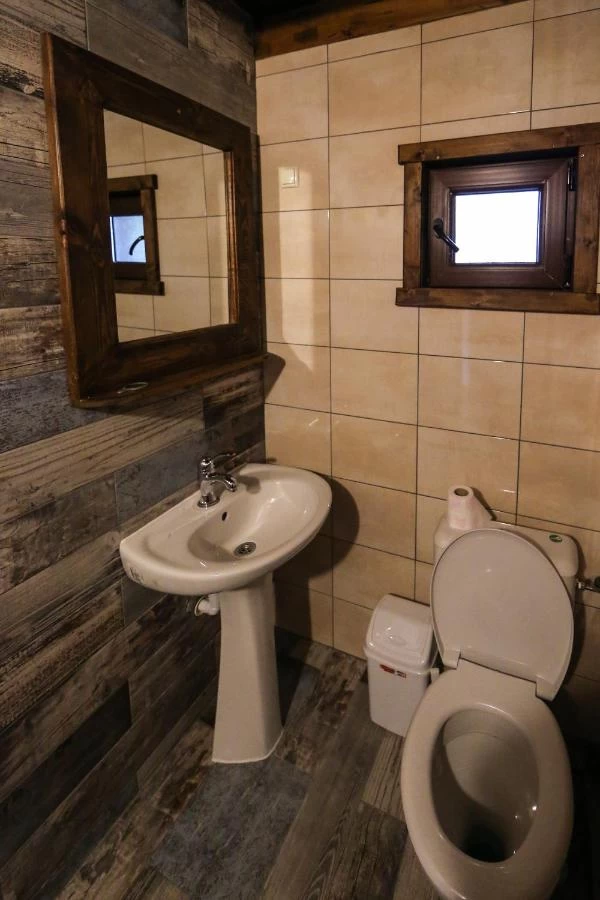https://www.travlocals.com/uploads/0009/9841/2025/01/01/132408035.webp
