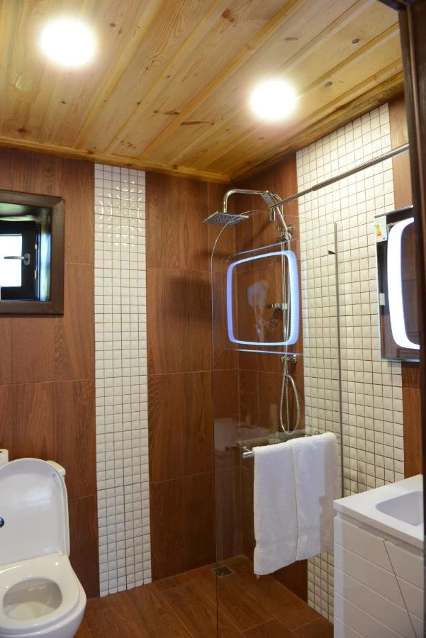 https://www.travlocals.com/uploads/0009/9841/2025/01/01/160123182.webp