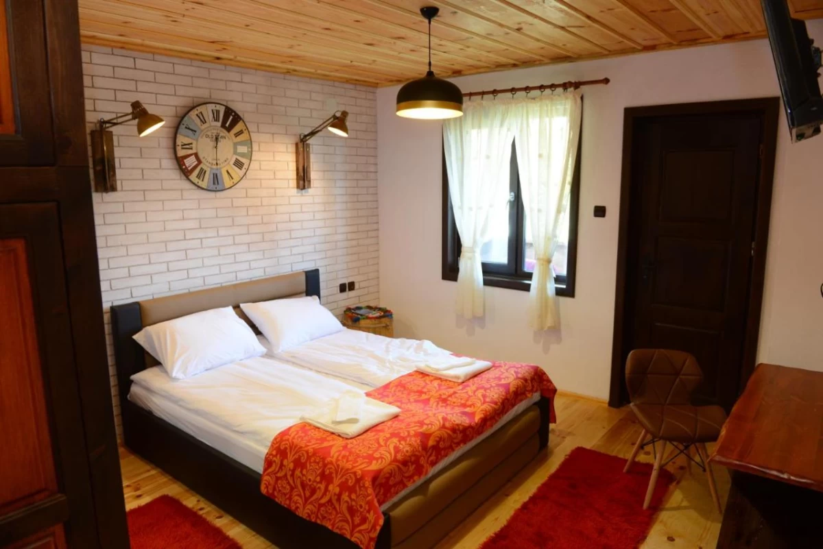 https://www.travlocals.com/uploads/0009/9841/2025/01/01/160123185.webp
