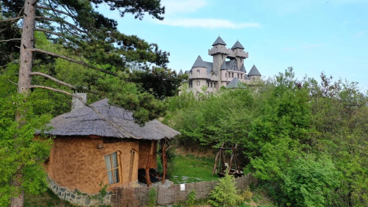 https://www.travlocals.com/uploads/0009/9841/2025/01/01/198065841.webp