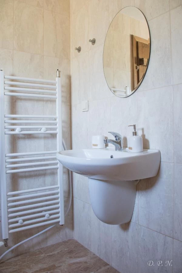 https://www.travlocals.com/uploads/0009/9841/2025/01/01/210584757.webp