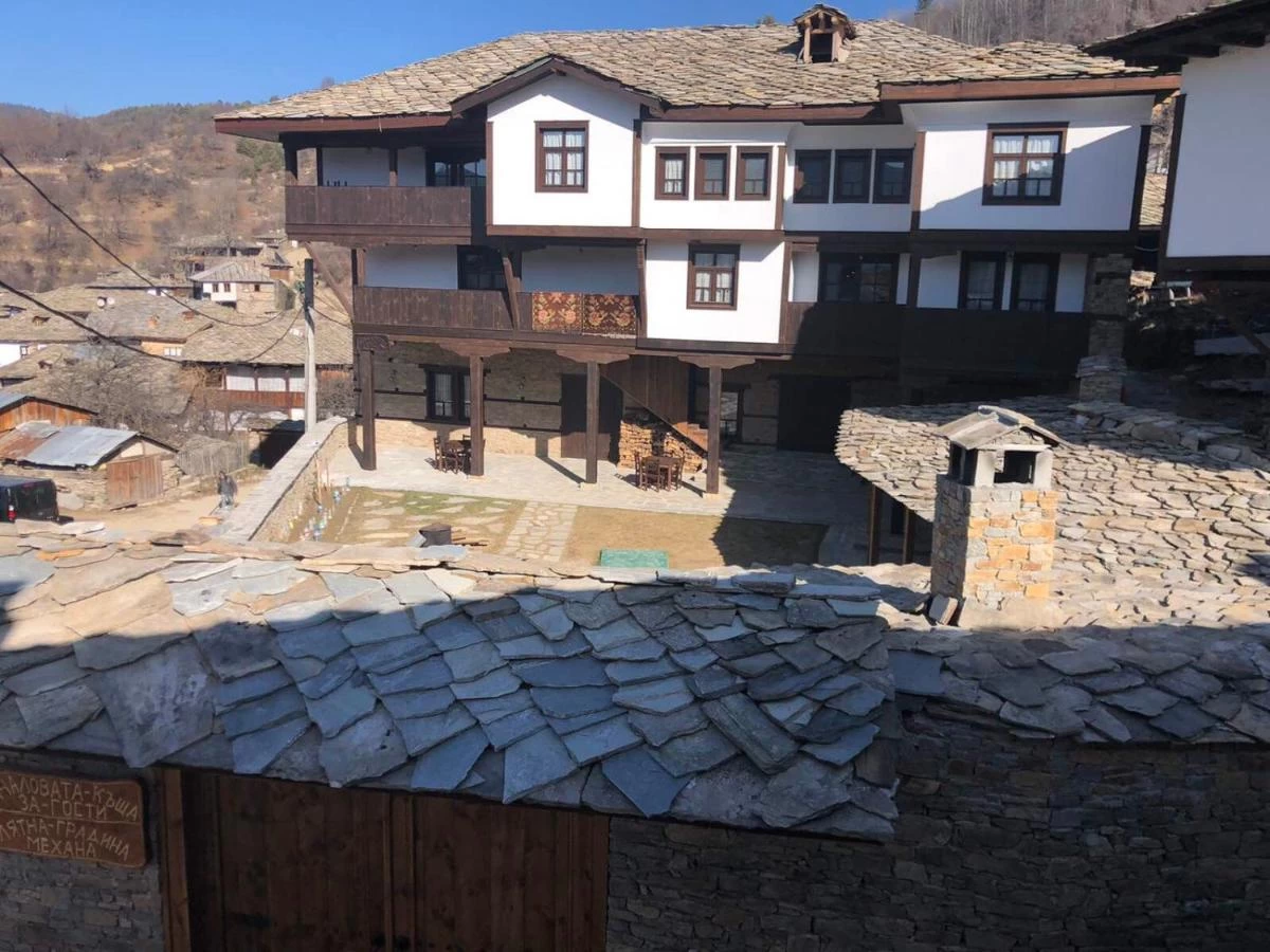 https://www.travlocals.com/uploads/0009/9841/2025/01/01/241756300.webp