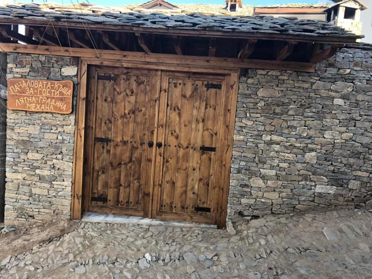 https://www.travlocals.com/uploads/0009/9841/2025/01/01/241756420.webp