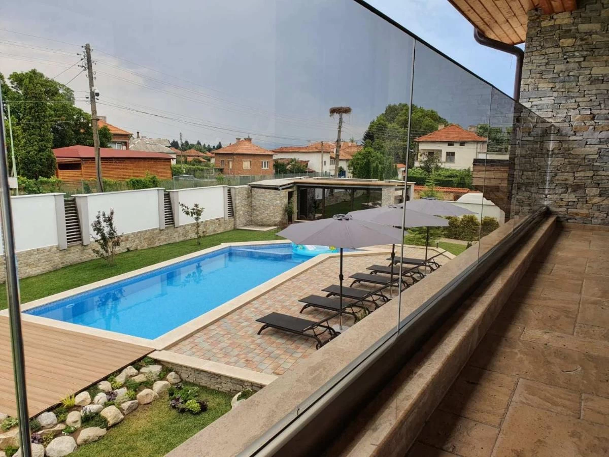 https://www.travlocals.com/uploads/0009/9841/2025/01/01/265234973.webp