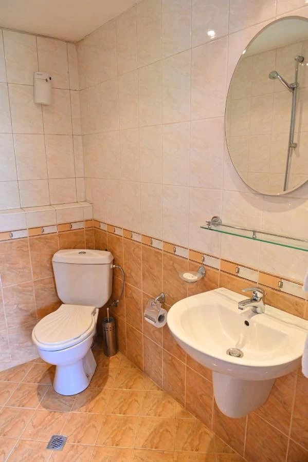 https://www.travlocals.com/uploads/0009/9841/2025/01/01/383241475.webp