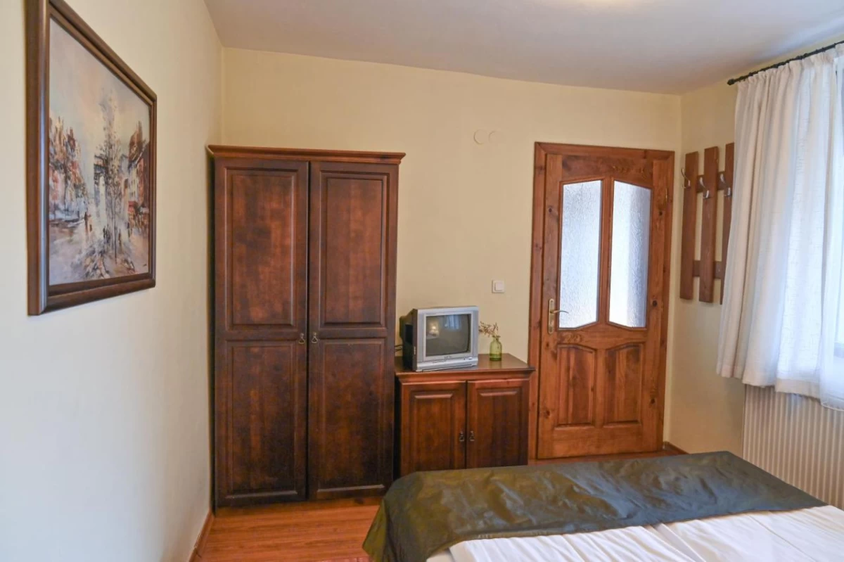https://www.travlocals.com/uploads/0009/9841/2025/01/01/383241497.webp