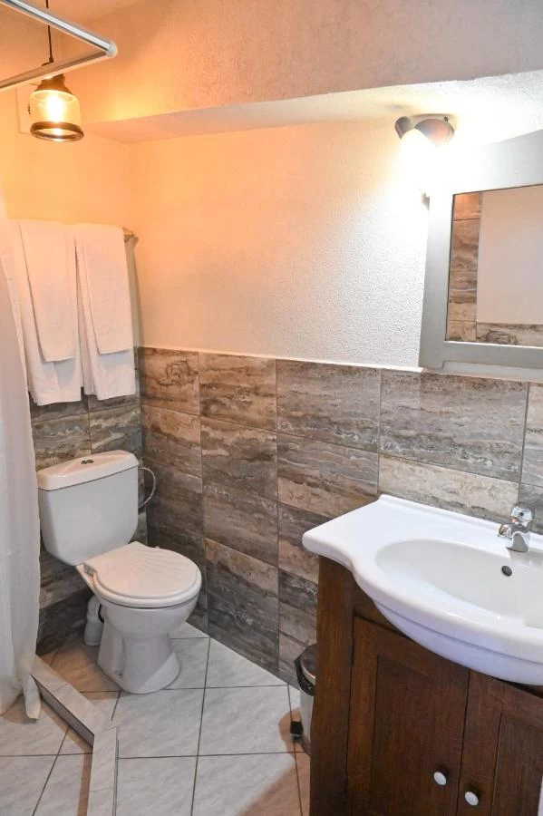 https://www.travlocals.com/uploads/0009/9841/2025/01/01/383242410.webp