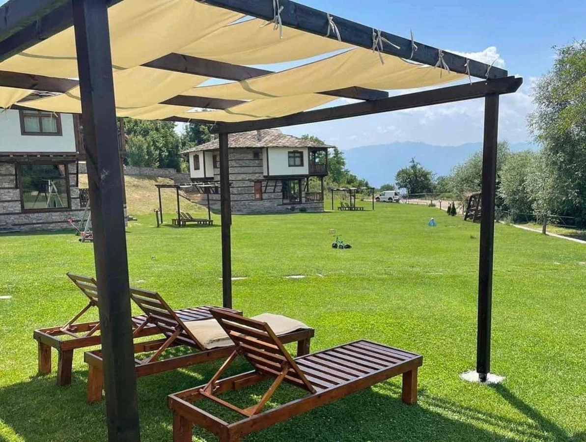 https://www.travlocals.com/uploads/0009/9841/2025/01/01/397899966.webp