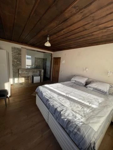 https://www.travlocals.com/uploads/0009/9841/2025/01/01/446934702.webp