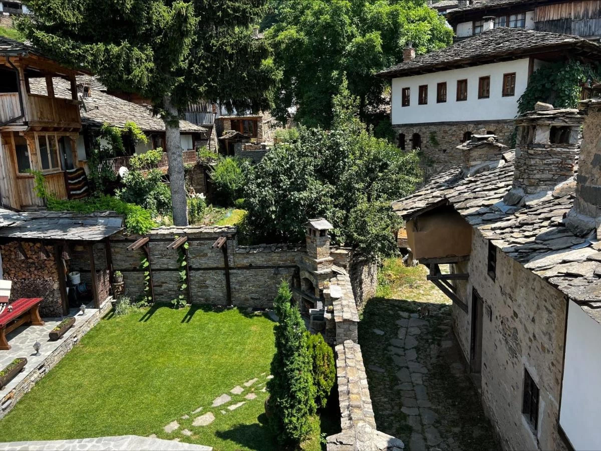 https://www.travlocals.com/uploads/0009/9841/2025/01/01/485961922.webp