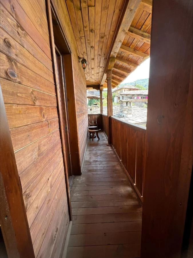 https://www.travlocals.com/uploads/0009/9841/2025/01/01/485965718.webp