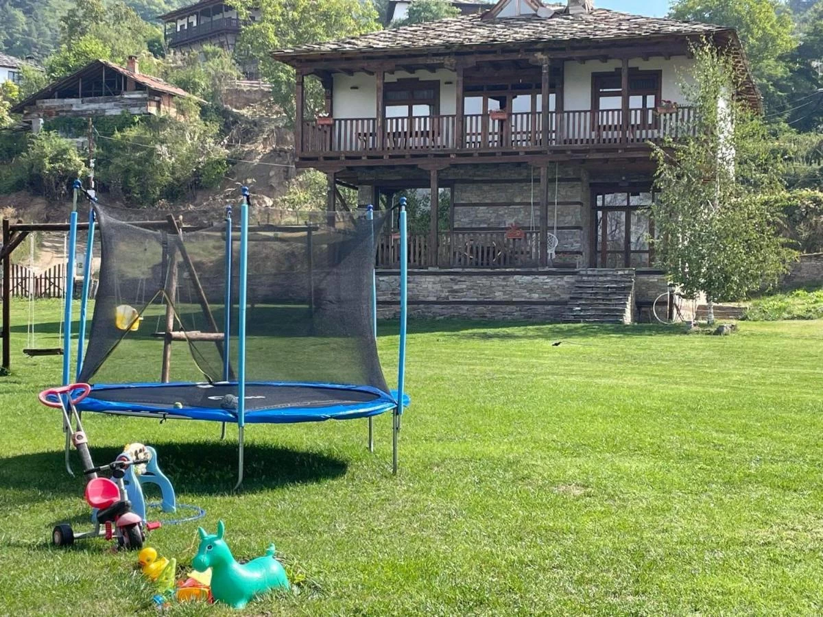 https://www.travlocals.com/uploads/0009/9841/2025/01/01/494909577.webp