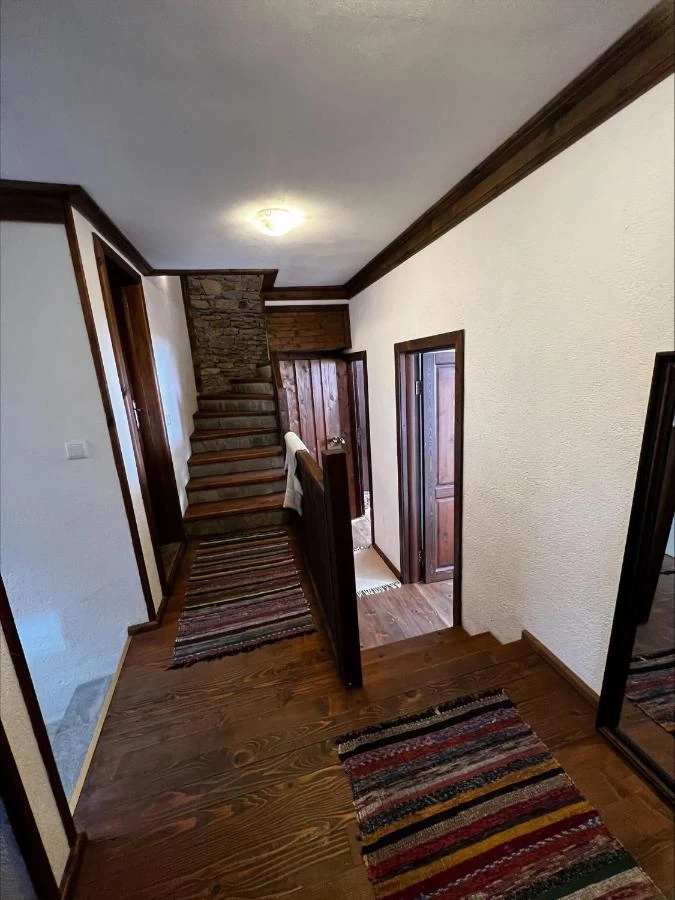 https://www.travlocals.com/uploads/0009/9841/2025/01/01/518244712.webp