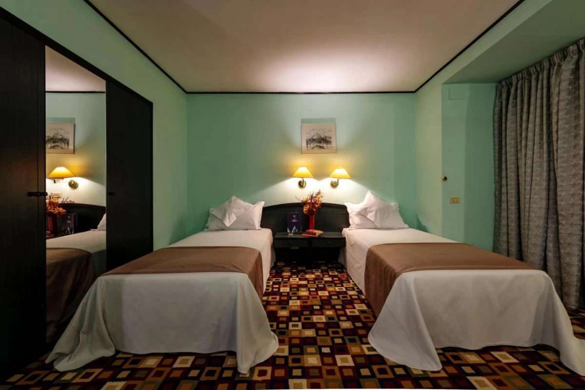 https://www.travlocals.com/uploads/0009/9841/2025/01/31/286380130.webp