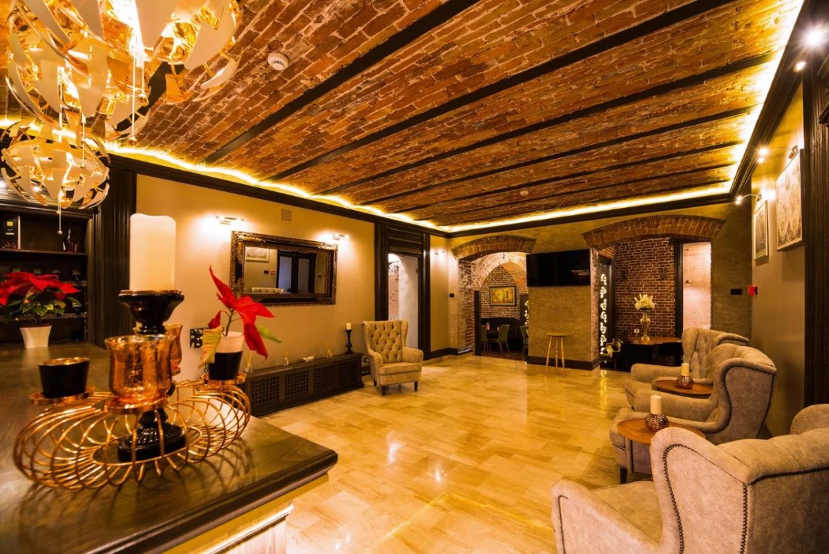 https://www.travlocals.com/uploads/0009/9841/2025/02/03/126896759.webp