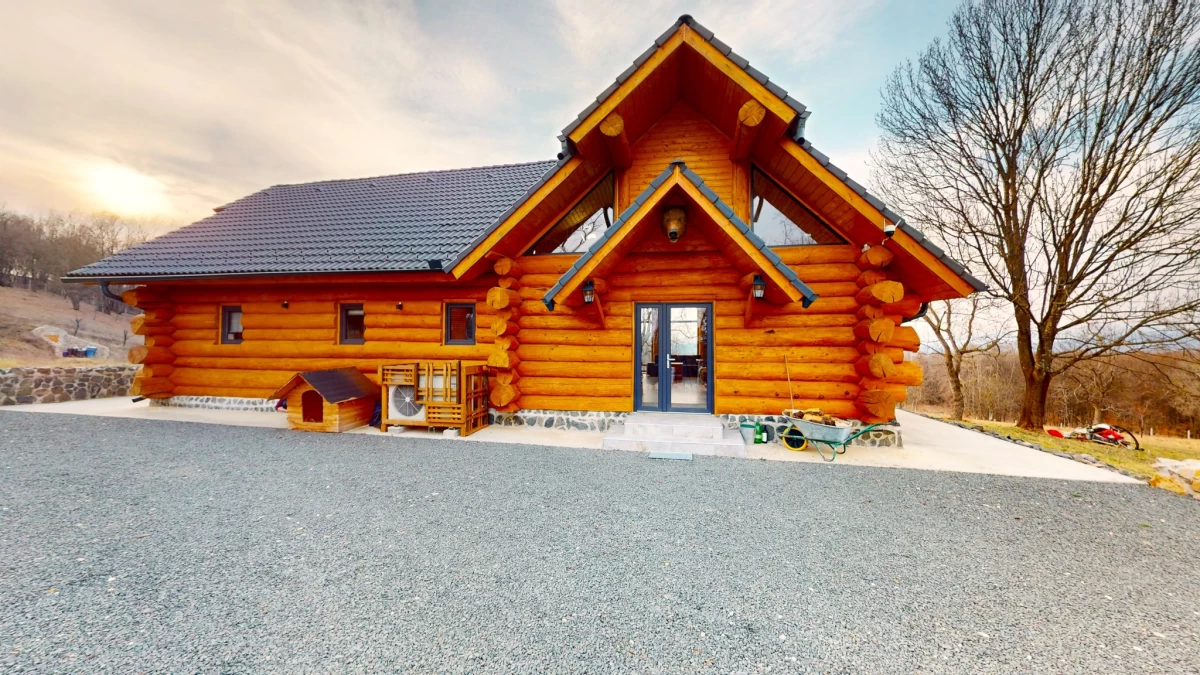 https://www.travlocals.com/uploads/0009/9841/2025/04/16/486090843-122107244978804580-312327202924046200-n.webp
