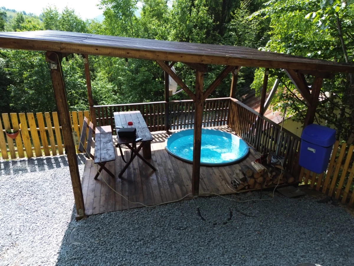 https://www.travlocals.com/uploads/0009/9990/2025/06/10/fb2afece-98c5-4c69-9d62-9429caf73948.webp