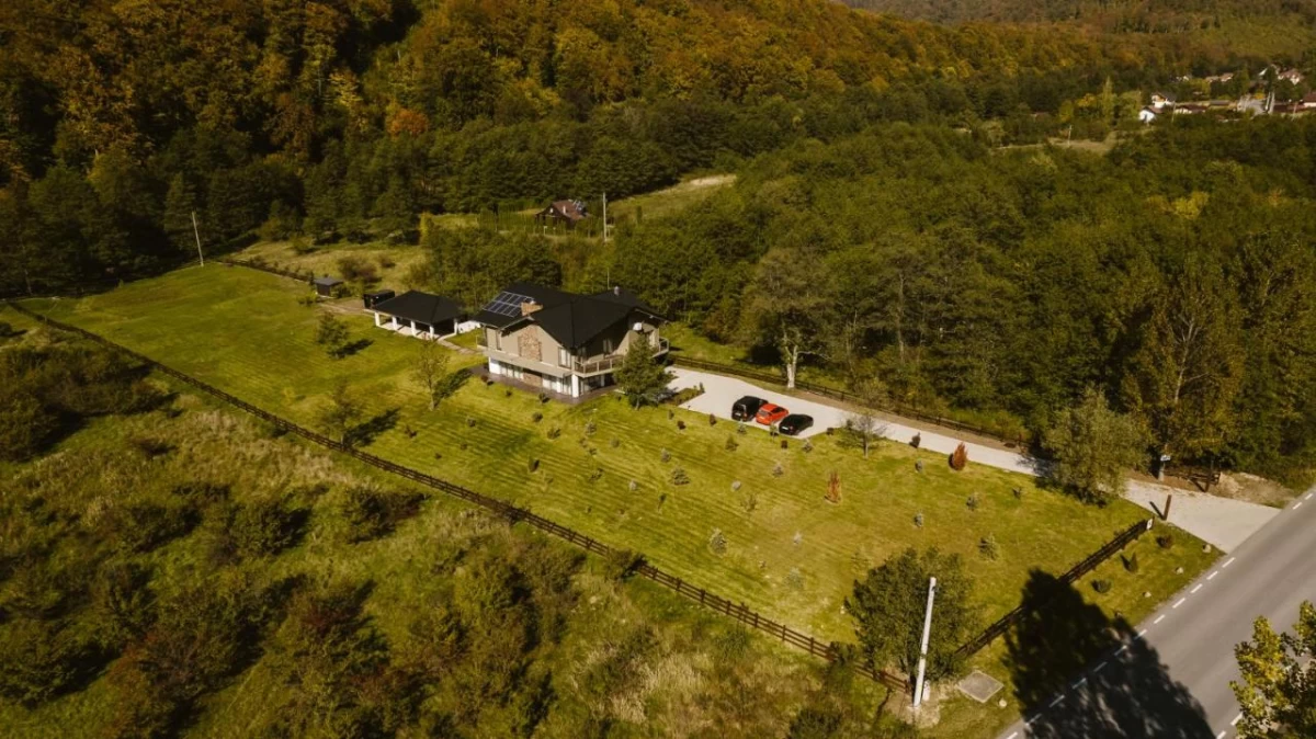 https://www.travlocals.com/uploads/0010/10038/2025/02/24/402010078.webp