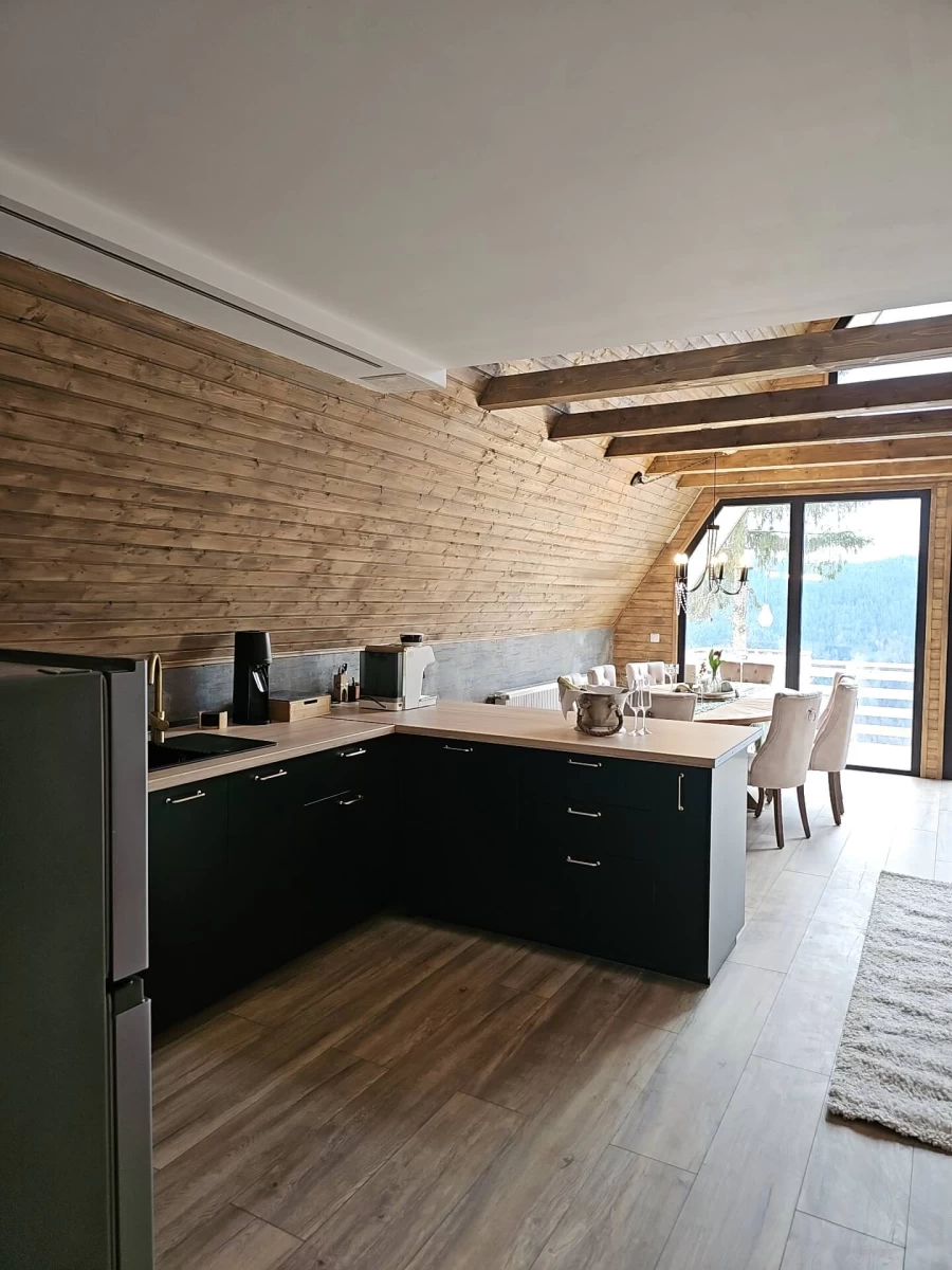 https://www.travlocals.com/uploads/0010/10085/2025/03/27/black-roof-21.webp