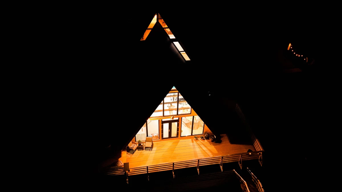 https://www.travlocals.com/uploads/0010/10085/2025/03/27/black-roof-26-scaled.webp