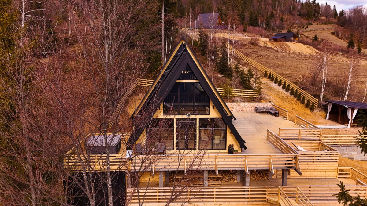 https://www.travlocals.com/uploads/0010/10085/2025/03/27/black-roof-29-scaled.webp