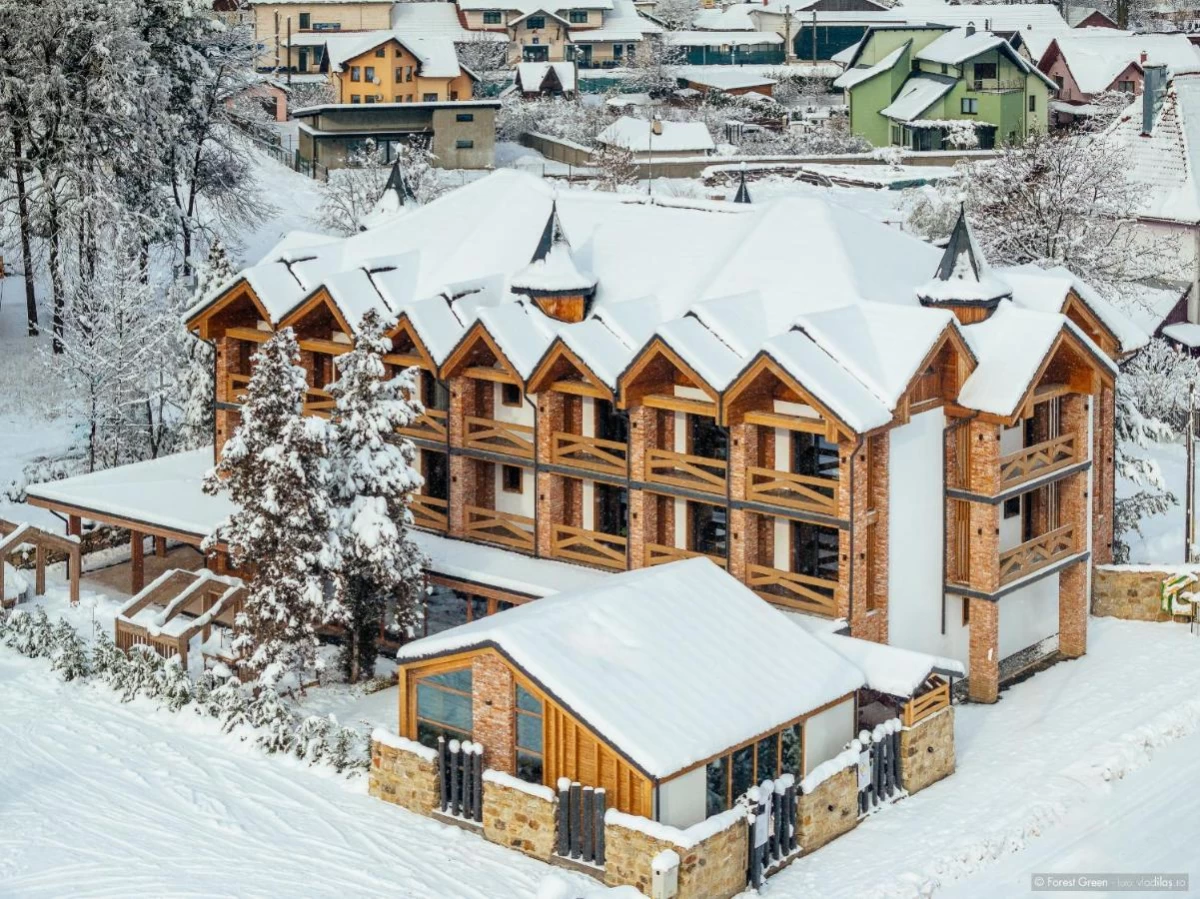 https://www.travlocals.com/uploads/0010/10086/2025/03/27/623300359.webp