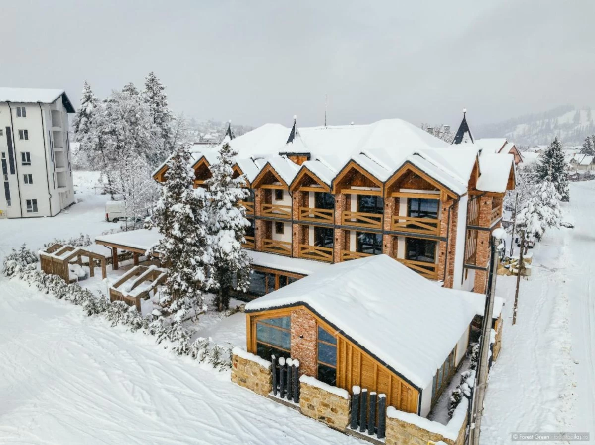 https://www.travlocals.com/uploads/0010/10086/2025/03/27/623300424.webp