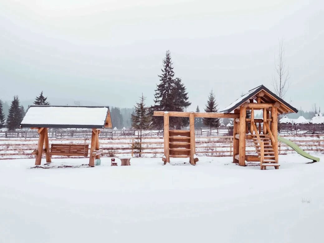 https://www.travlocals.com/uploads/0010/10089/2025/03/28/bilbor-chalet-111-converted.webp