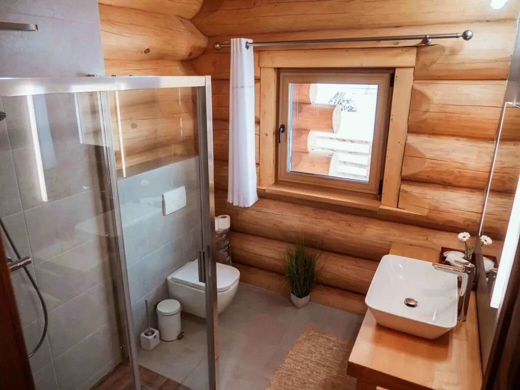 https://www.travlocals.com/uploads/0010/10089/2025/03/28/bilbor-chalet-123-converted.webp
