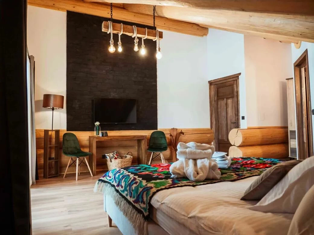 https://www.travlocals.com/uploads/0010/10089/2025/03/28/bilbor-chalet-20-converted.webp
