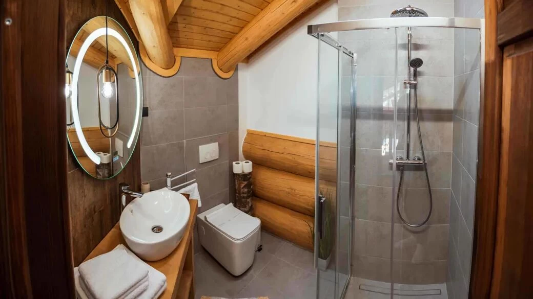 https://www.travlocals.com/uploads/0010/10089/2025/03/28/bilbor-chalet-31-converted.webp