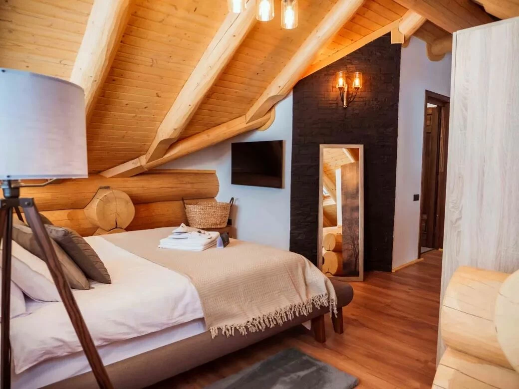 https://www.travlocals.com/uploads/0010/10089/2025/03/28/bilbor-chalet-36-converted.webp