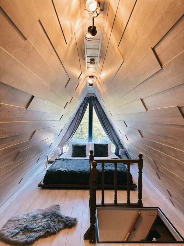 https://www.travlocals.com/uploads/0010/10111/2025/04/08/09-1-605x806.webp