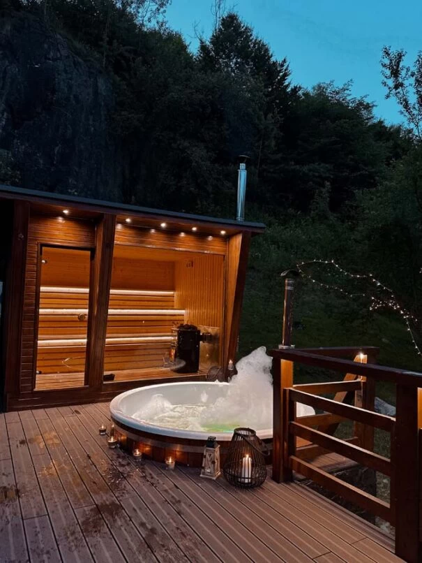 https://www.travlocals.com/uploads/0010/10111/2025/04/08/10-605x806.webp