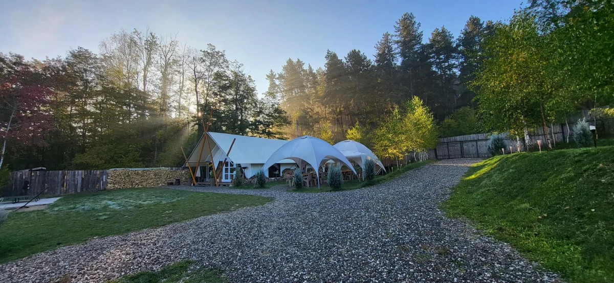 https://www.travlocals.com/uploads/0010/10113/2025/04/10/487072666-673382275200938-5499499980260354754-n.webp