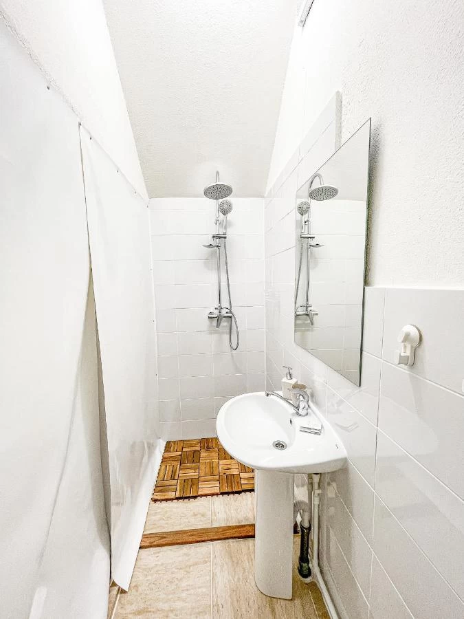 https://www.travlocals.com/uploads/0010/10113/2025/04/10/530757591.webp