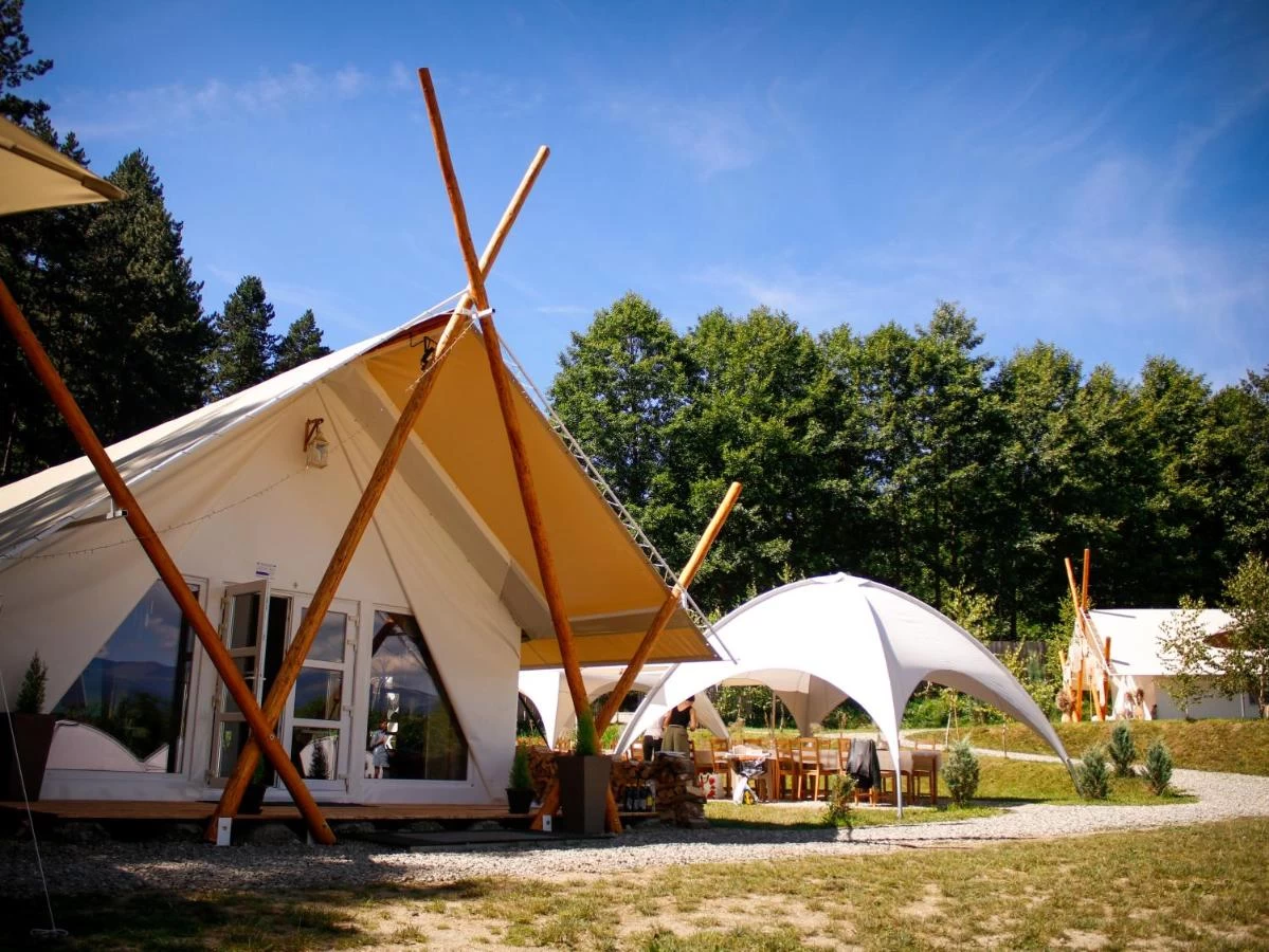 https://www.travlocals.com/uploads/0010/10113/2025/04/10/530757616.webp