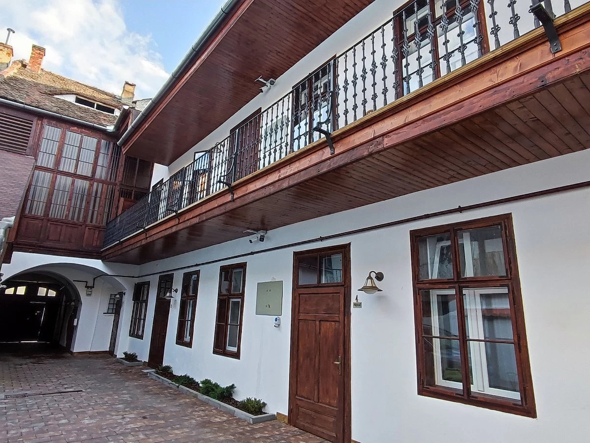https://www.travlocals.com/uploads/0010/10117/2025/04/16/althof-apartments.webp